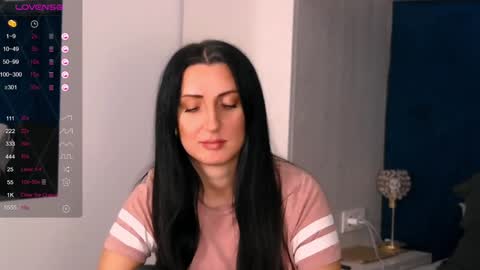 Snapshot of alexa_clarks chatting on December 3, 6:11 pm Alexa  online show from December 3, 6:11 pm