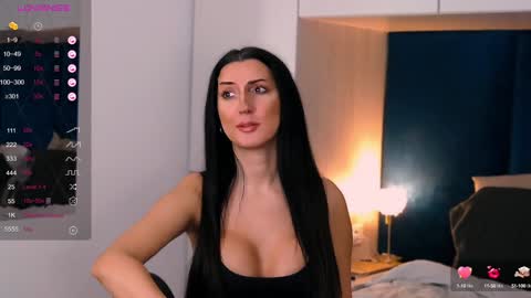 Snapshot of alexa_clarks chatting on December 4, 7:17 pm Alexa  online show from December 4, 7:17 pm