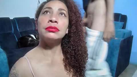 Alexa  y tom online show from October 22, 1:42 am