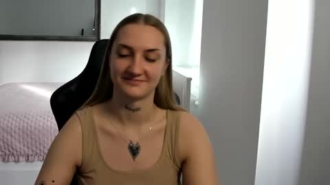 Snapshot of alexafragile chatting on October 14, 12:41 pm Alexa online show from October 14, 12:41 pm