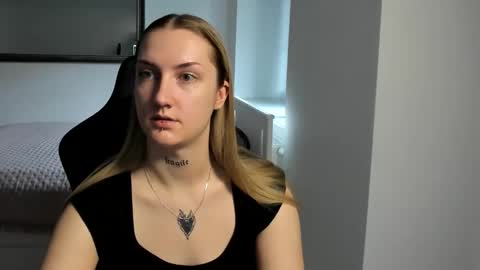 Snapshot of alexafragile chatting on October 15, 12:50 pm Alexa online show from October 15, 12:50 pm