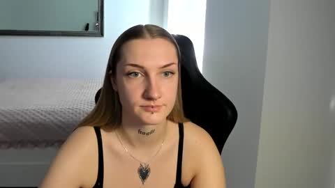 Snapshot of alexafragile chatting on September 25, 1:18 pm Alexa online show from September 25, 1:18 pm