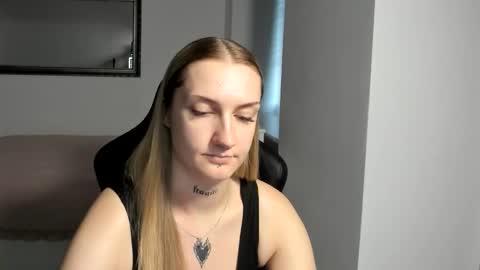 Snapshot of alexafragile chatting on September 30, 1:54 pm Alexa online show from September 30, 1:54 pm