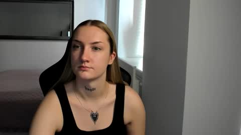 Snapshot of alexafragile chatting on October 2, 2:05 pm Alexa online show from October 2, 2:05 pm