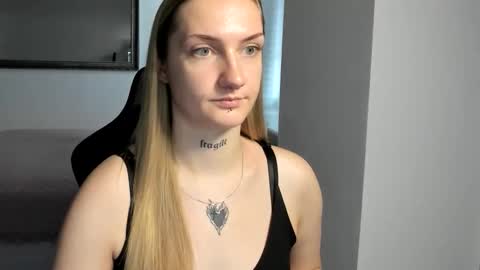Snapshot of alexafragile chatting on October 10, 12:33 pm Alexa online show from October 10, 12:33 pm