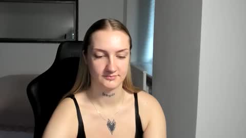 Snapshot of alexafragile chatting on October 11, 12:43 pm Alexa online show from October 11, 12:43 pm