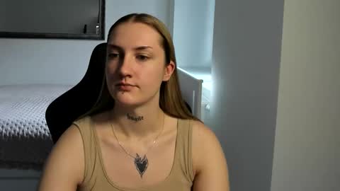 Snapshot of alexafragile chatting on October 16, 1:00 pm Alexa online show from October 16, 1:00 pm