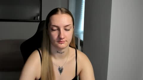 Snapshot of alexafragile chatting on October 9, 12:32 pm Alexa online show from October 9, 12:32 pm