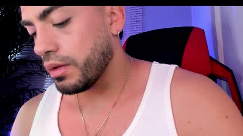 Snapshot of alexander_diiaz chatting on October 15, 2:40 pm Alexander Diaz online show from October 15, 2:40 pm