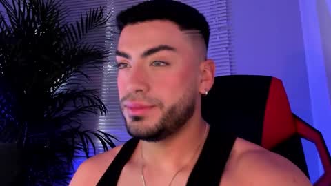 Snapshot of alexander_diiaz chatting on October 13, 12:18 pm Alexander Diaz online show from October 13, 12:18 pm