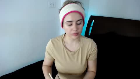 alexawarren_ online show from December 29, 8:15 pm