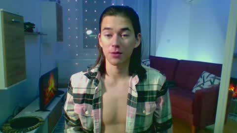 Snapshot of alexdavey chatting on December 18, 5:42 pm           online show from December 18, 5:42 pm