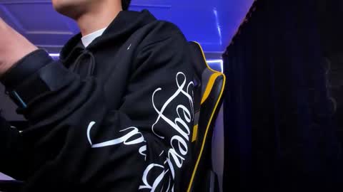 alexgiraldo__ online show from December 3, 11:55 am