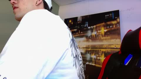 alexgiraldo__ online show from June 9, 10:20 pm