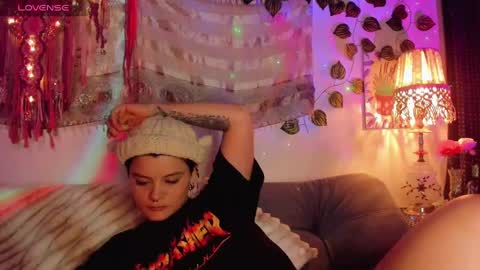 Snapshot of alexiafisher_ chatting on September 16, 4:37 am Alex online show from September 16, 4:37 am