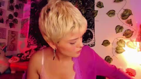 Snapshot of alexiafisher_ chatting on February 8, 6:01 pm Alex online show from February 8, 6:01 pm