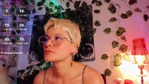 Snapshot of alexiafisher_ chatting on February 12, 8:29 pm Alex online show from February 12, 8:29 pm