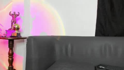 ALEX ROYCE  online show from May 16, 9:39 am