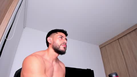 Snapshot of alexxxmachine chatting on January 25, 12:17 am Alex freelance model instagram alex b229 online show from January 25, 12:17 am