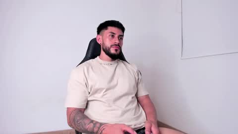 Snapshot of alexxxmachine chatting on December 10, 11:51 pm Alex freelance model instagram alex b229 online show from December 10, 11:51 pm