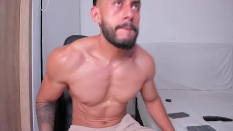 Snapshot of alexxxmachine chatting on March 9, 11:56 pm Alex freelance model instagram alex b229 online show from March 9, 11:56 pm