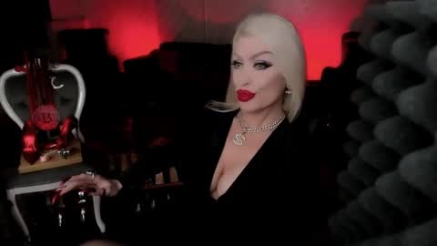 Snapshot of alfa_female chatting on January 31, 10:31 am AlfaFemale online show from January 31, 10:31 am