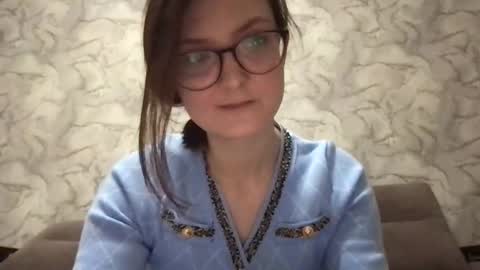 alice00777 online show from November 18, 5:49 pm