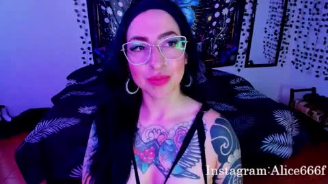 Snapshot of alice666f chatting on September 25, 7:10 pm ALiCE ROSE online show from September 25, 7:10 pm