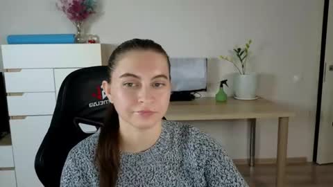 Alice online show from October 18, 9:30 pm