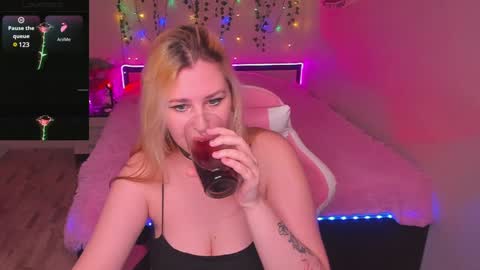 Snapshot of alice___miss chatting on December 12, 7:26 pm Alice Miss online show from December 12, 7:26 pm