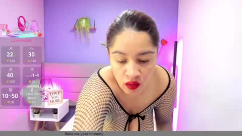 alice_brookss_ online show from March 17, 1:05 pm