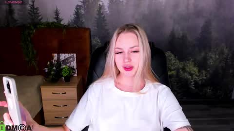 Snapshot of alice_elf chatting on October 14, 12:02 am Alice online show from October 14, 12:02 am