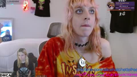 Snapshot of alice_hatchette chatting on September 18, 7:40 pm Alice Hatchette online show from September 18, 7:40 pm
