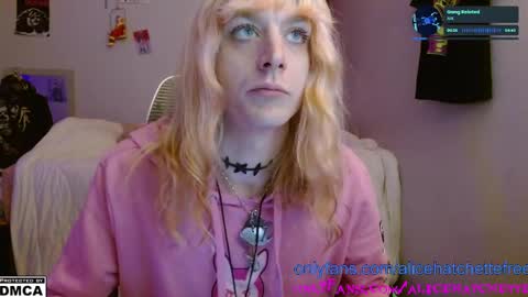 Snapshot of alice_hatchette chatting on October 17, 11:58 am Alice Hatchette online show from October 17, 11:58 am