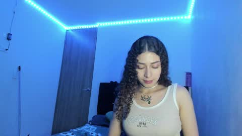 Snapshot of alice_martinez_ chatting on February 19, 6:44 am alice and amber online show from February 19, 6:44 am