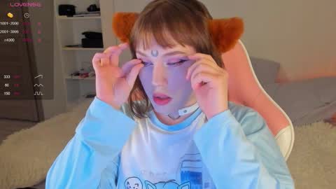 Snapshot of alice_moonshard chatting on October 12, 1:15 pm Alice online show from October 12, 1:15 pm