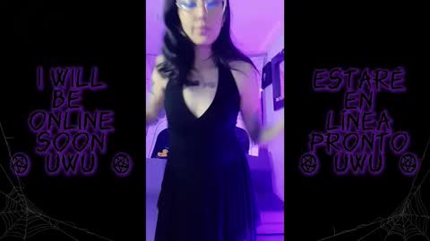 Snapshot of alice_phantom chatting on October 25, 7:03 pm      online show from October 25, 7:03 pm