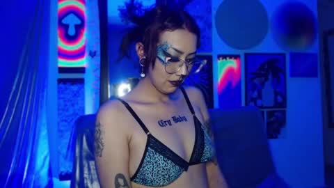 Snapshot of alice_phantom chatting on January 11, 5:10 am      online show from January 11, 5:10 am