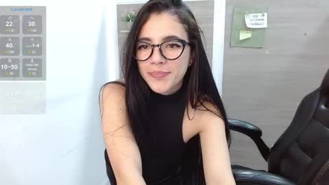 Snapshot of alice_rose5 chatting on March 4, 6:04 am Alice online show from March 4, 6:04 am