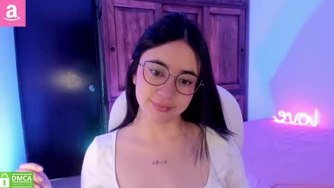 Snapshot of alicee_2 chatting on October 19, 1:05 pm Aliceee .. 97YP9VWGZHrefnav wishlist lists 1 online show from October 19, 1:05 pm