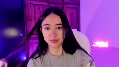 Snapshot of alicee_2 chatting on January 17, 10:11 am Aliceee .. 97YP9VWGZHrefnav wishlist lists 1 online show from January 17, 10:11 am