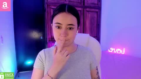 Snapshot of alicee_2 chatting on October 1, 6:07 pm Aliceee .. 97YP9VWGZHrefnav wishlist lists 1 online show from October 1, 6:07 pm