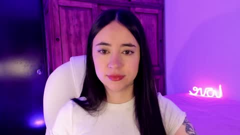 Snapshot of alicee_2 chatting on January 10, 9:23 am Aliceee .. 97YP9VWGZHrefnav wishlist lists 1 online show from January 10, 9:23 am