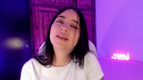 Snapshot of alicee_2 chatting on January 29, 6:07 pm Aliceee .. 97YP9VWGZHrefnav wishlist lists 1 online show from January 29, 6:07 pm