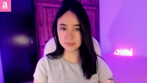 Snapshot of alicee_2 chatting on February 19, 8:10 pm Aliceee .. 97YP9VWGZHrefnav wishlist lists 1 online show from February 19, 8:10 pm
