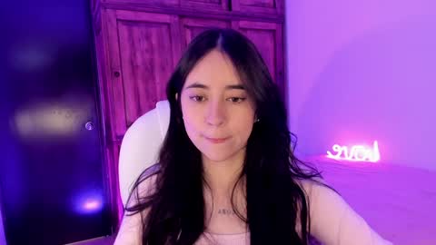 Snapshot of alicee_2 chatting on January 12, 9:08 pm Aliceee .. 97YP9VWGZHrefnav wishlist lists 1 online show from January 12, 9:08 pm