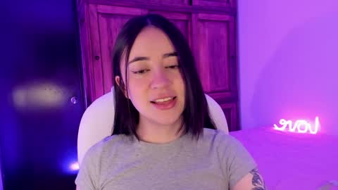 Snapshot of alicee_2 chatting on December 19, 10:02 am Aliceee .. 97YP9VWGZHrefnav wishlist lists 1 online show from December 19, 10:02 am