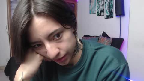 Snapshot of alicee_logan_ chatting on October 10, 2:17 am alicee_logan_ online show from October 10, 2:17 am