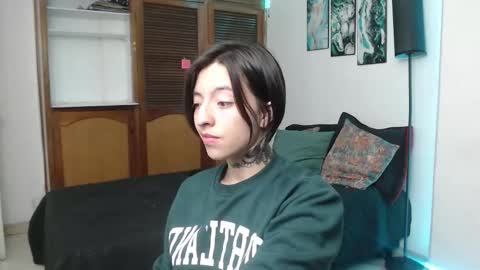 alicee_logan_ online show from October 28, 2:01 am