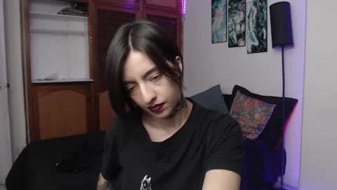 Snapshot of alicee_logan_ chatting on October 19, 2:38 am alicee_logan_ online show from October 19, 2:38 am